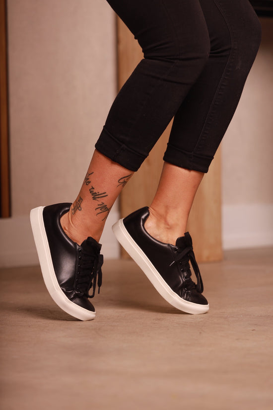 Shoes/Boots/Sneakers