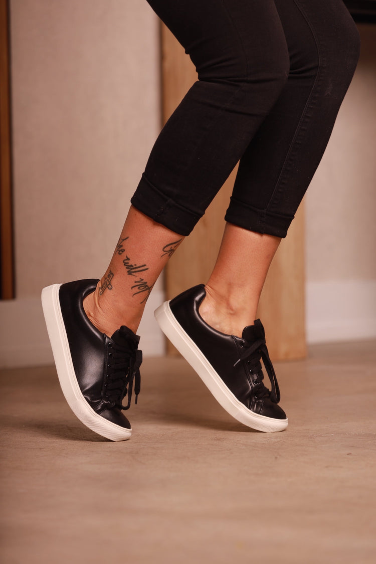 Shoes/Boots/Sneakers