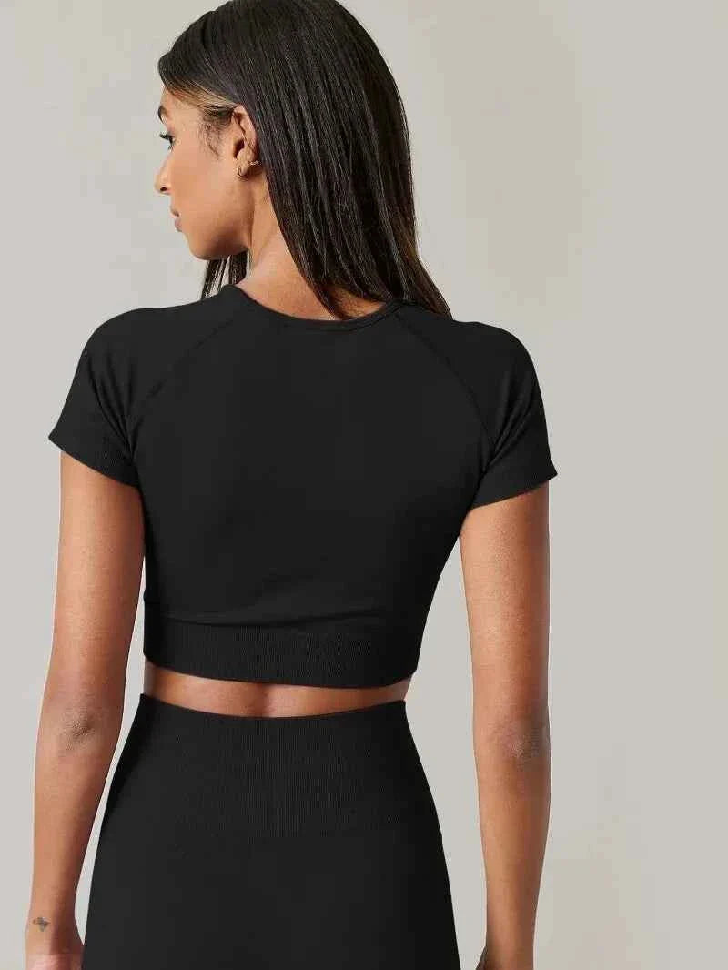 Elite Crop Top: Premium Black Activewear