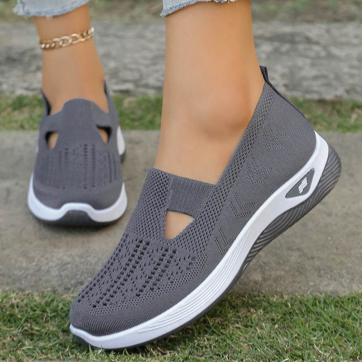Lightweight Women’s Casual Sneakers – Breathable Flat Shoes for Everyday Comfort