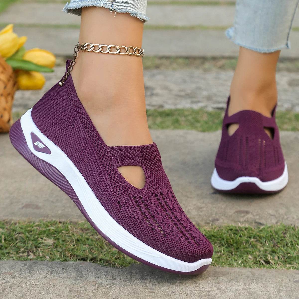 Lightweight Women’s Casual Sneakers – Breathable Flat Shoes for Everyday Comfort